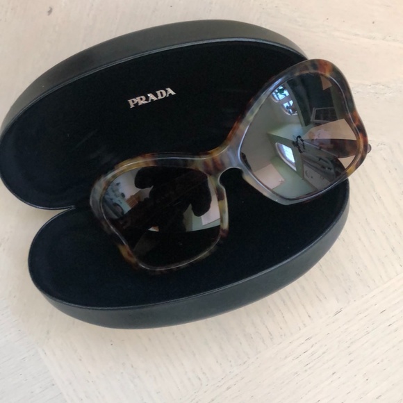 Prada tortoise shell sunglasses - Picture 8 of 8